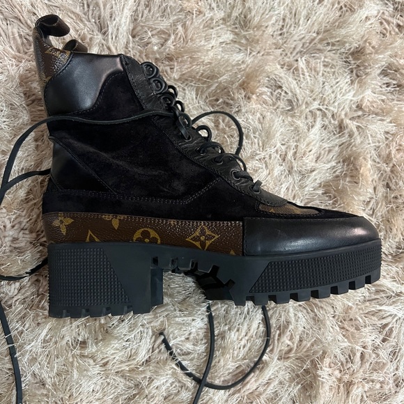 Louis Vuitton
Lauréate lace up boots - Picture 8 of 9